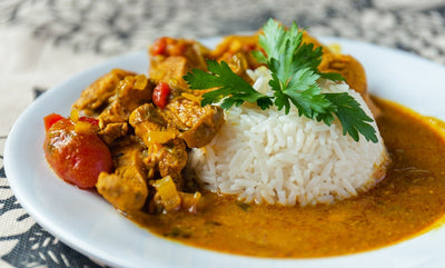 POLLO AL CURRY ROSSO THAI CON RISO JASMINE - Oriente & Giappone, Oriente / Ramen zuppe e riso, Thailandia, Tutto il cibo, Tutto il cibo / Secondi piatti e contorni - pollo-al-curry-rosso-thai-con-riso-jasmine - EATinerando.net