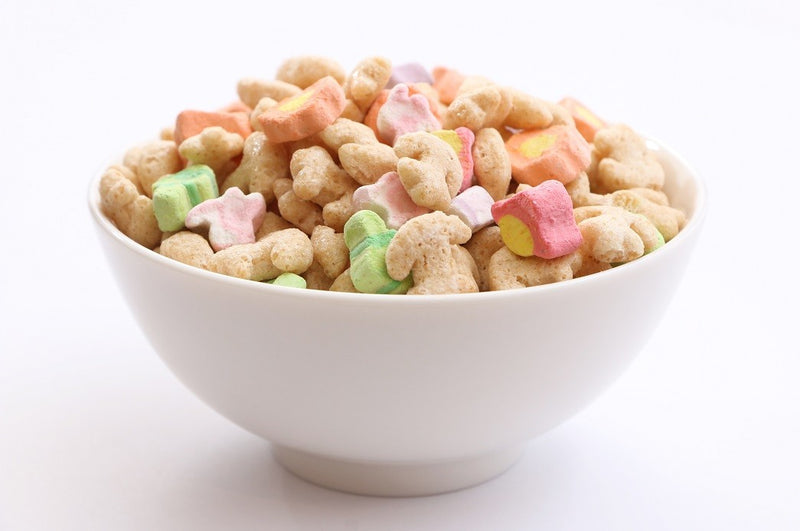 LUCKY CHARMS CEREALI CON MARSHMALLOW MONOPORZIONE - America & USA, America / Dolci e biscotti, Stati Uniti, Tutto il cibo, Tutto il cibo / Dolci golosi - lucky-charms-cereali-con-marshmallow-monoporzione - EATinerando.net